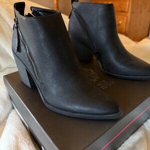 Vince Camuto women's black leather booties size 9 new